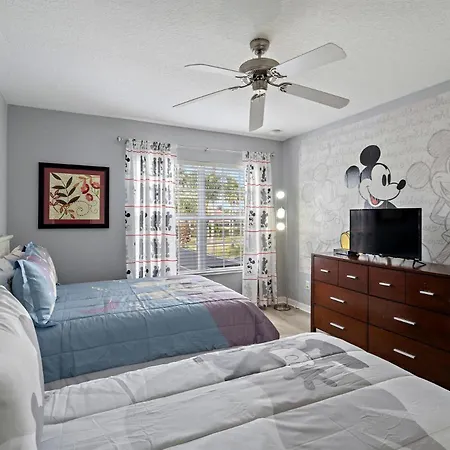 8963 Majesty Palm Villa